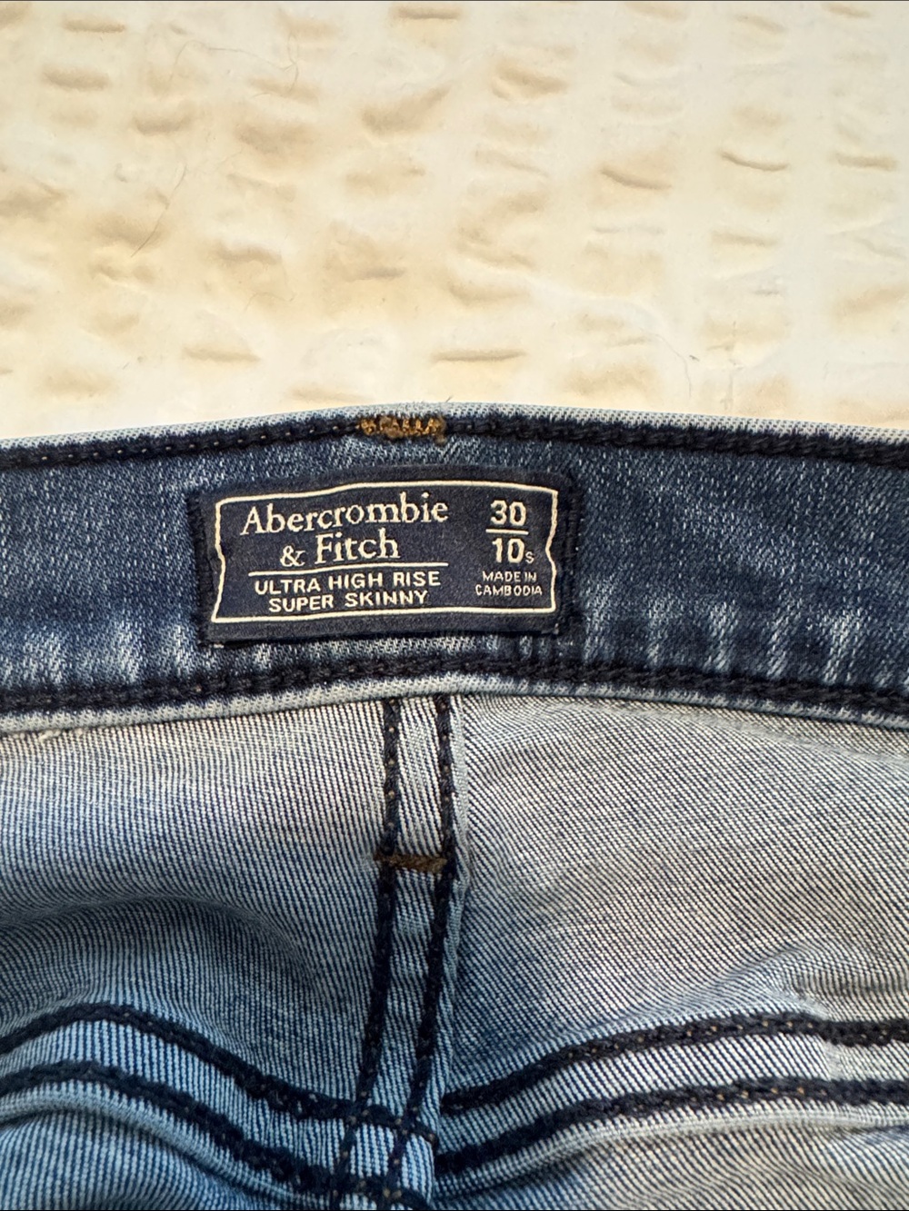 Abercrombie and Fitch ultra high-rise, super skinny Jeans - Picture 3 of 3